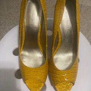Nine West yellow peep toes